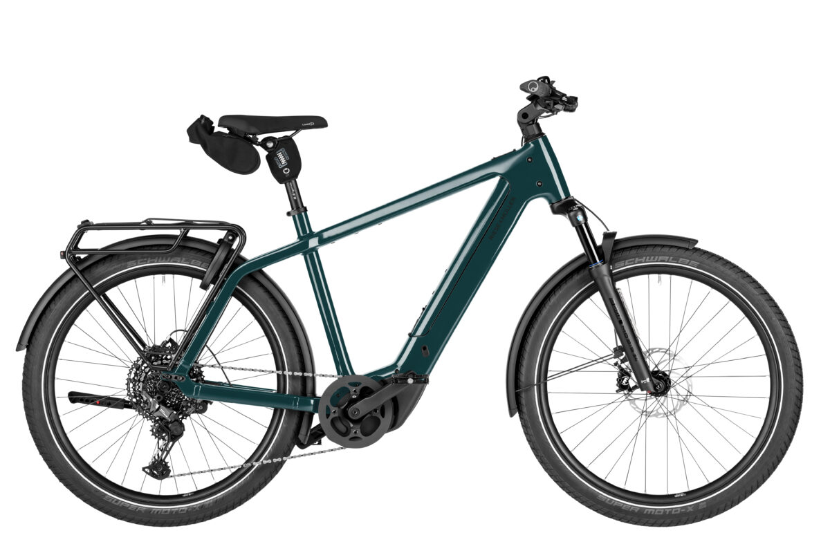 Das Charger5 – pure Vielseitigkeit auf zwei Rädern.

Egal, ob Sie sportlich unterwegs sind oder entspannt ans Ziel kommen möchten – das Charger5 passt sich Ihrem Fahrstil perfekt an. Es verbindet die Spritzigkeit eines Mountainbikes mit dem Komfort eines Tourenrads und sorgt so für ein unvergleichliches Fahrerlebnis – Tag für Tag, auf jedem Weg.

*Alle Angaben auf dieser Seite entsprechen dem Modell: Riese und Müller Charger5, Grundausstattung (weitere Modellvarianten und Ausstattungen optional). Details des Bildes können von der Beschreibung abweichen.